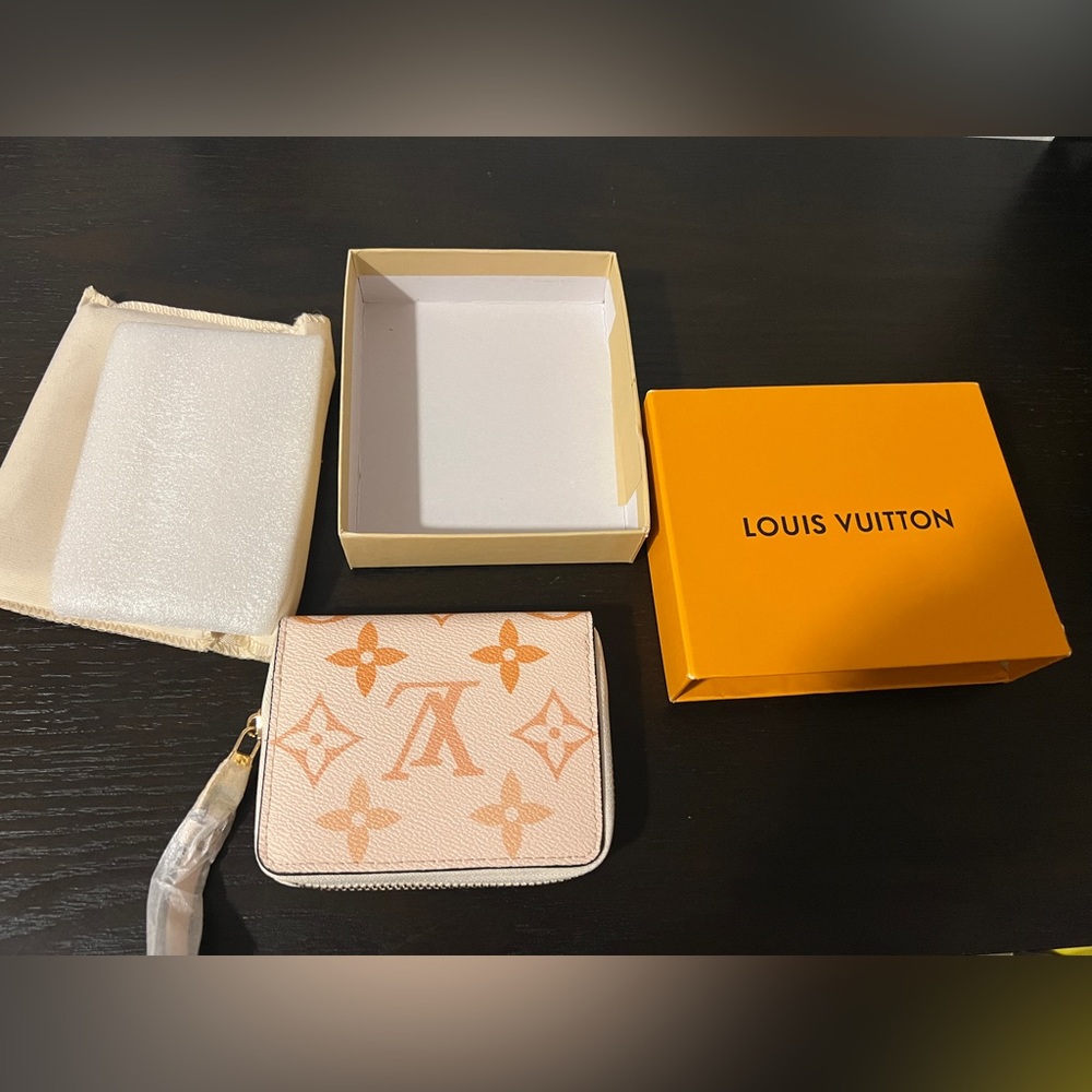 Luis Vuitton Wallet brand new with box